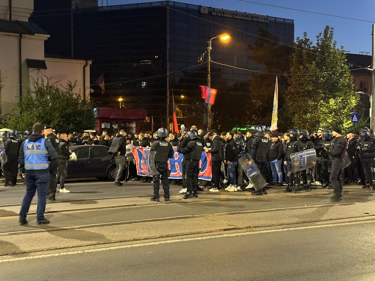 Alertă maximă în Capitală: galeria FCSB în „corteo”, dinamoviștii și-au dat întâlnire la mall