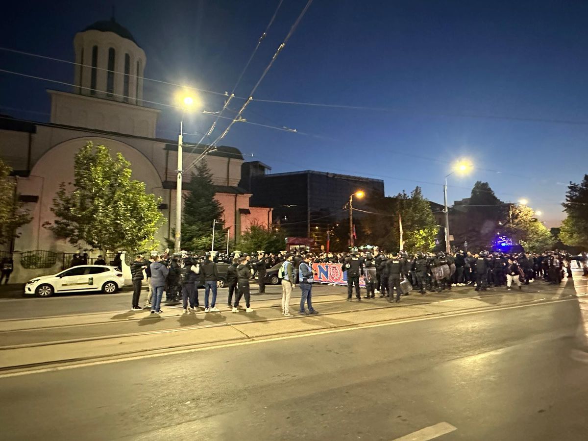 Alertă maximă în Capitală: galeria FCSB în „corteo”, dinamoviștii și-au dat întâlnire la mall