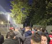 Suporterii celor de la Dinamo intră în stadion