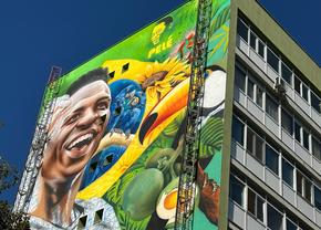 Star la Real Madrid, candidatul #1 la Balonul de Aur, are un mural impresionant în centrul Capitalei: Vini mare, Pele mai mic