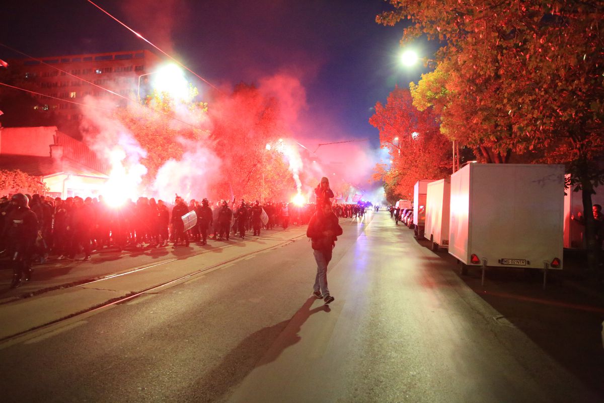 Corteo FCSB, imagini surprinse de Ionuț Iordache în drumul spre Arena Națională