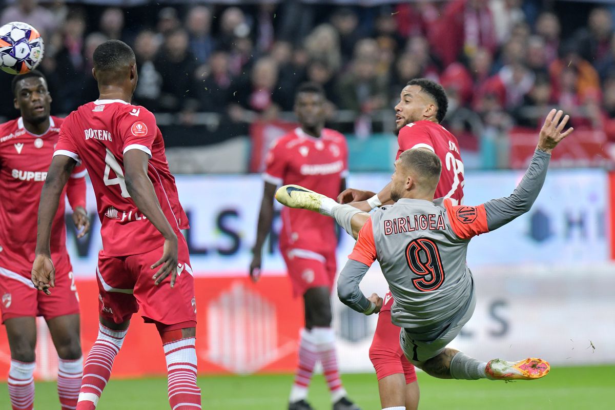 Gol de 10 în derby! Bîrligea, „foarfecă” sub privirile lui Mircea Lucescu