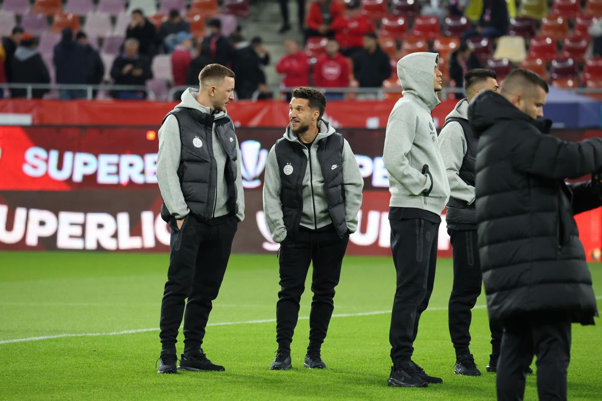 Jucătorii de la FCSB, înainte de Dinamo - FCSB // FOTO: Ionuț Iordache