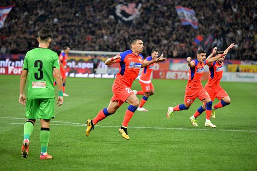 Imagine din memorabilul FCSB - Dinamo 6-0 cu 36.147 de oameni în tribune // foto: Cristi Preda (GSP)