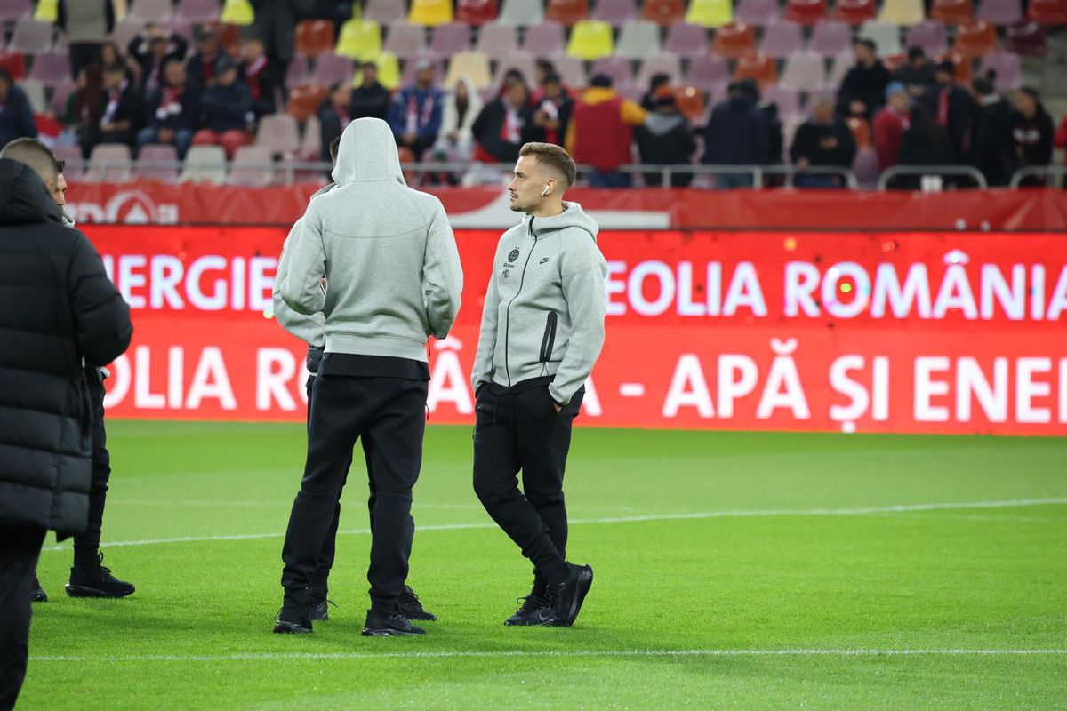 Jucătorii de la FCSB, înainte de Dinamo - FCSB // FOTO: Ionuț Iordache