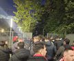 Suporterii celor de la Dinamo intră în stadion