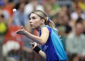 Bernadette Szocs luptă pentru aur și la simplu la Campionatele Europene  » Românca va disputa ultimul act și la dublu