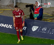 Moment uluitor în Petrolul - CFR Cluj! A avut o criză de nervi și aproape i-a distrus laptopul unui fotograf