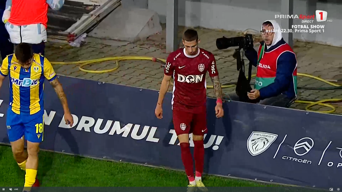Moment uluitor în Petrolul - CFR Cluj! A avut o criză de nervi și aproape i-a distrus laptopul unui fotograf