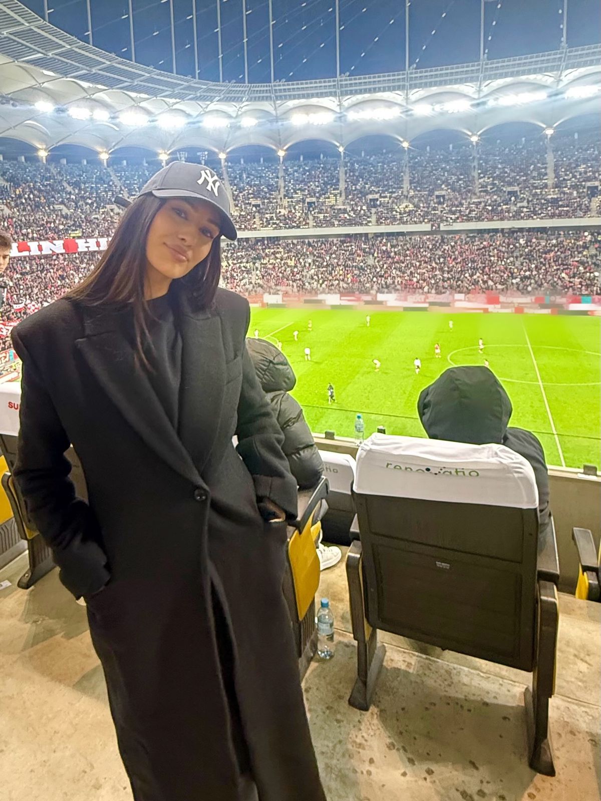 Cântăreața celebră a fost la Dinamo - Rapid: „M-a scos la date” » Fanii au reacționat: „Să nu te fure vreun fotbalist”