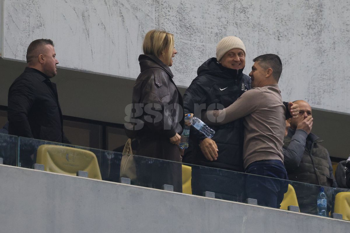 Nu s-au putut abține » Dinamoviștii i-au întors obscenitățile lui Alex Dobre, inamicul numărul 1 în derby