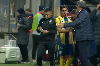 Și-a scos din sărite antrenorul! » Intrat pe parcurs în Petrolul - CFR, a fost schimbat după câteva minute