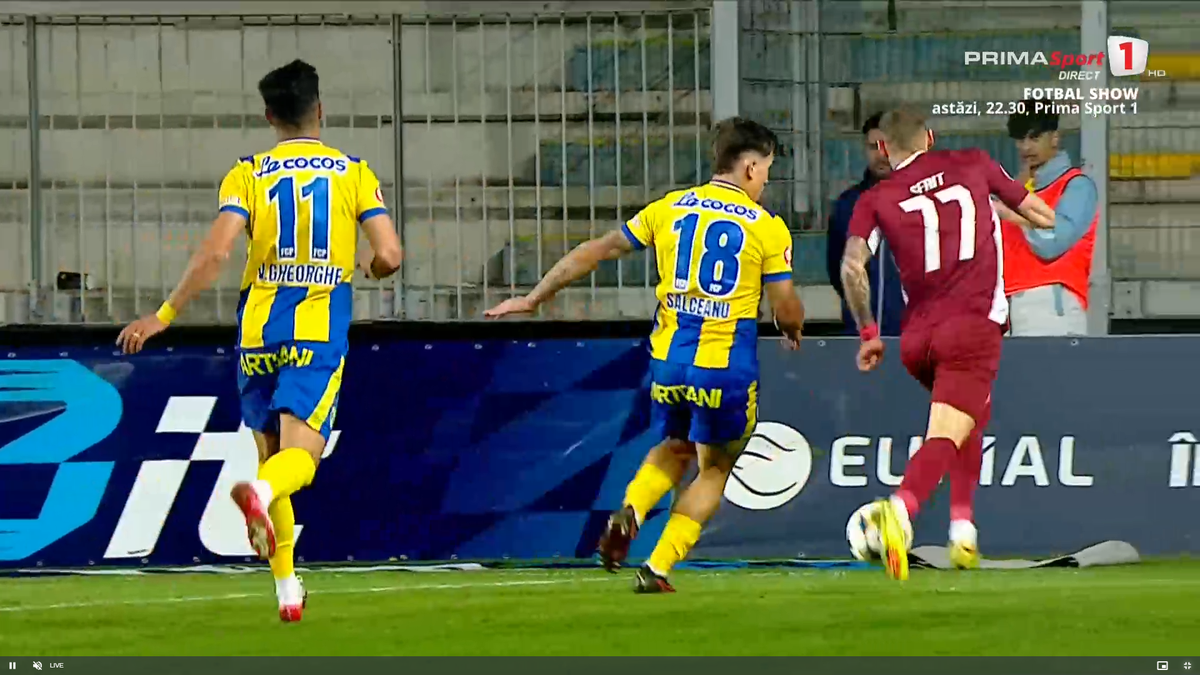Moment uluitor în Petrolul - CFR Cluj! A avut o criză de nervi și aproape i-a distrus laptopul unui fotograf