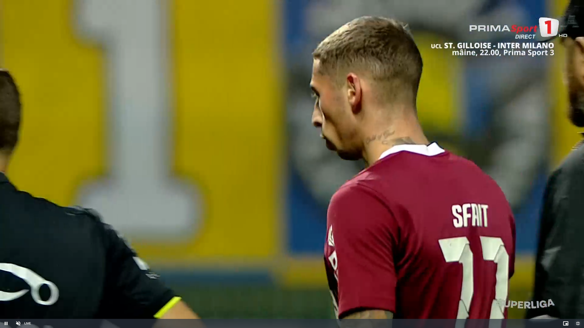 Moment uluitor în Petrolul - CFR Cluj! A avut o criză de nervi și aproape i-a distrus laptopul unui fotograf