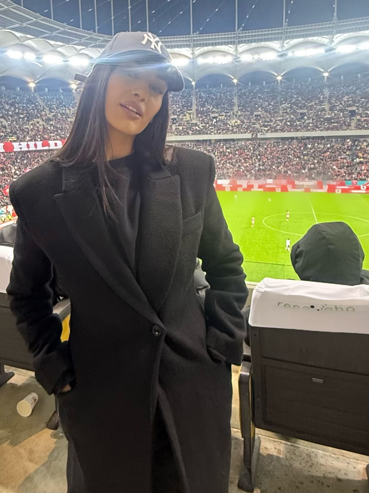 Cântăreața celebră a fost la Dinamo - Rapid: „M-a scos la date” » Fanii au reacționat: „Să nu te fure vreun fotbalist”