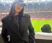 Cântăreața celebră a fost la Dinamo - Rapid: „M-a scos la date” » Fanii au reacționat: „Să nu te fure vreun fotbalist”