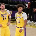 Luka Doncic (stânga) și Jaxson Hayes (dreapta), în maioul lui Los Angeles Lakers/Foto: Imago Images