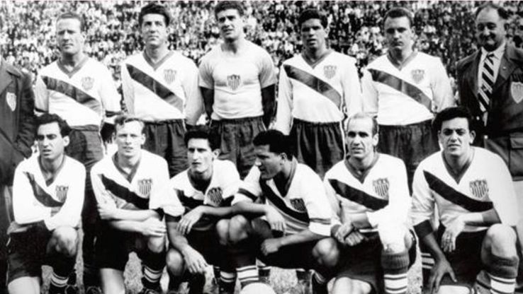 Joe Gaetjens (pe rândul de jos, al patrulea de la stânga la dreapta) a semnat primul succes de senzație din istoria naționalei SUA