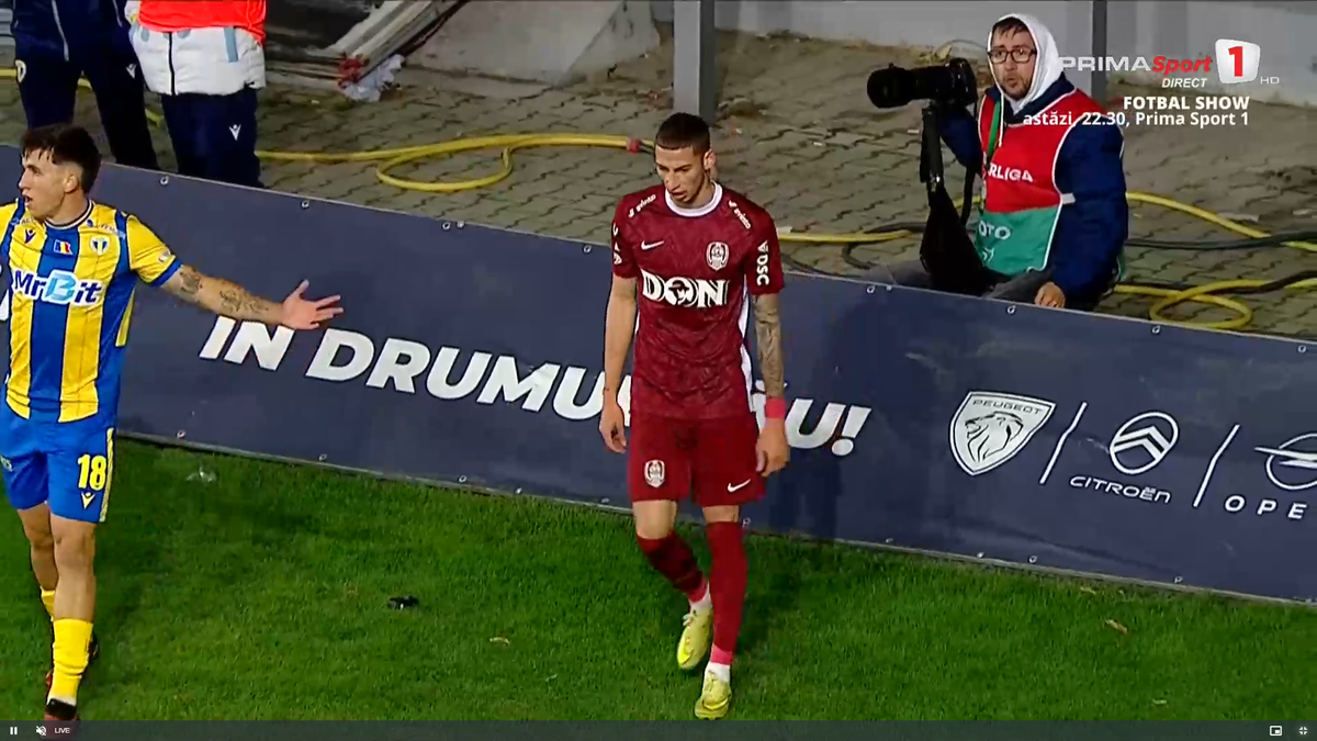 Moment uluitor în Petrolul - CFR Cluj! A avut o criză de nervi și aproape i-a distrus laptopul unui fotograf