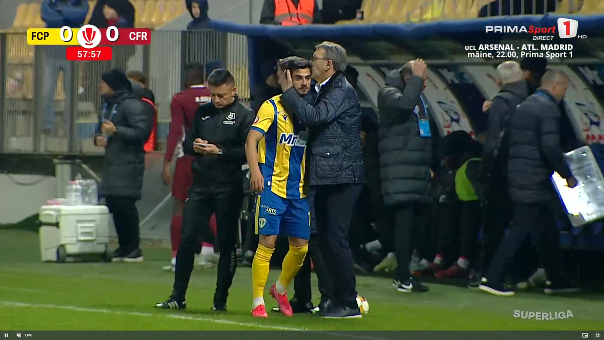 Și-a scos din sărite antrenorul! » Intrat pe parcurs în Petrolul - CFR, a fost schimbat după câteva minute