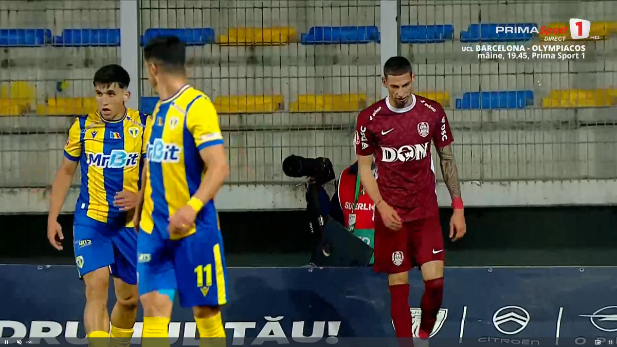 Moment uluitor în Petrolul - CFR Cluj! A avut o criză de nervi și aproape i-a distrus laptopul unui fotograf