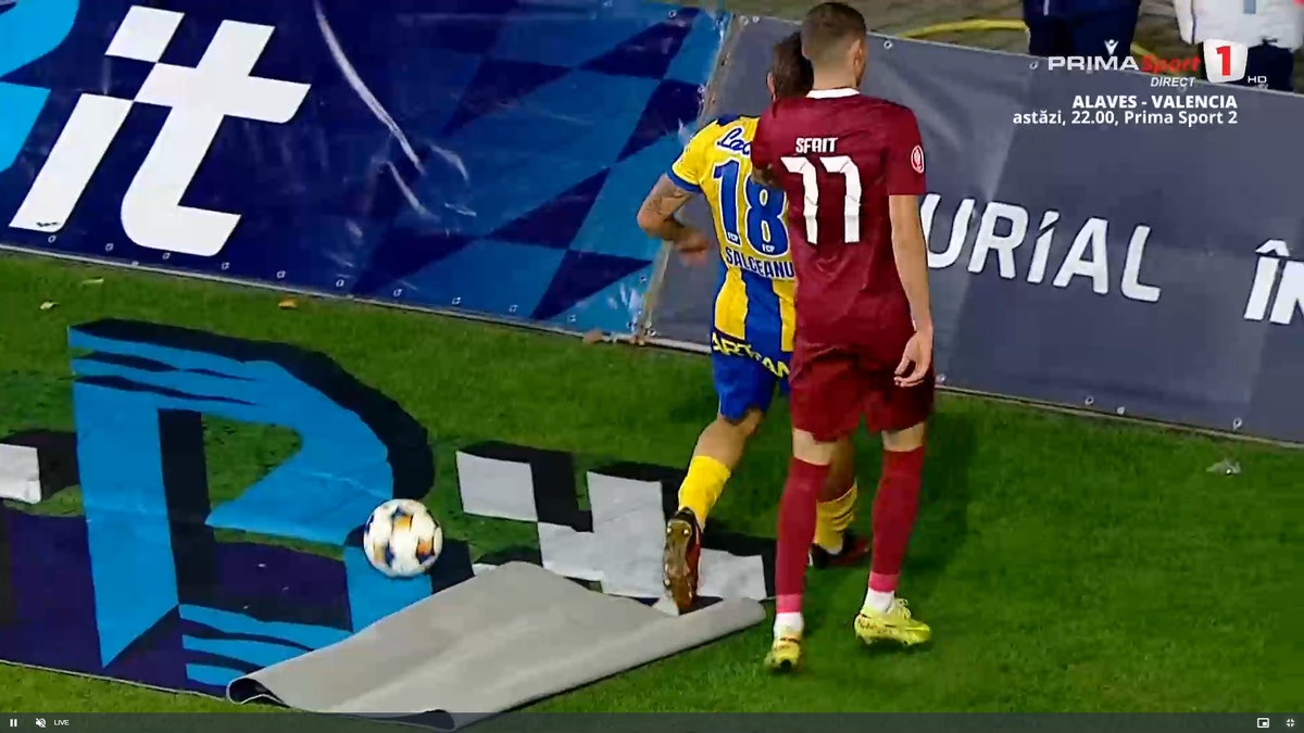 Moment uluitor în Petrolul - CFR Cluj! A avut o criză de nervi și aproape i-a distrus laptopul unui fotograf