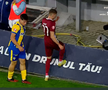 Moment uluitor în Petrolul - CFR Cluj! A avut o criză de nervi și aproape i-a distrus laptopul unui fotograf