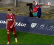 Moment uluitor în Petrolul - CFR Cluj! A avut o criză de nervi și aproape i-a distrus laptopul unui fotograf