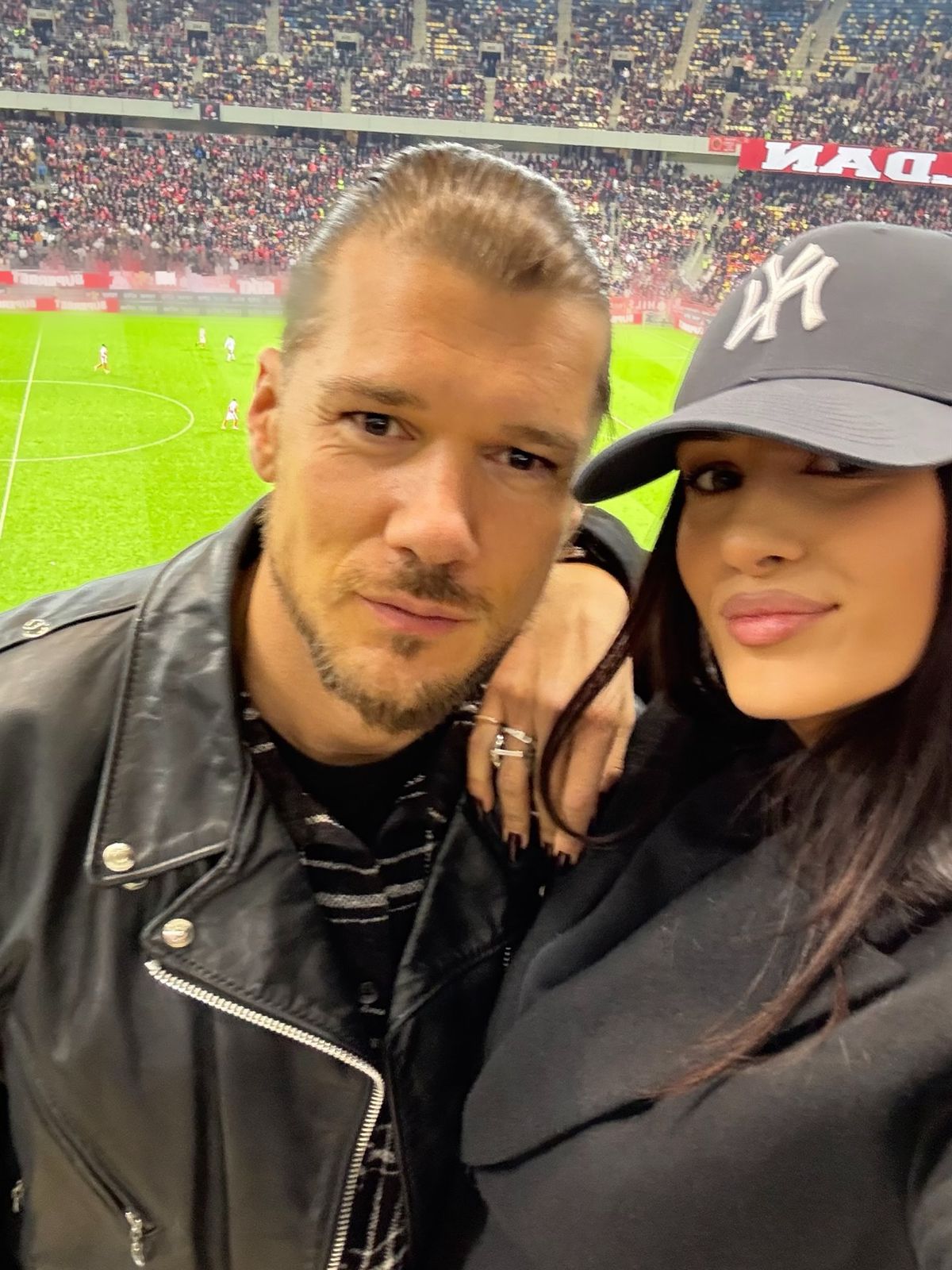 Cântăreața celebră a fost la Dinamo - Rapid: „M-a scos la date” » Fanii au reacționat: „Să nu te fure vreun fotbalist”