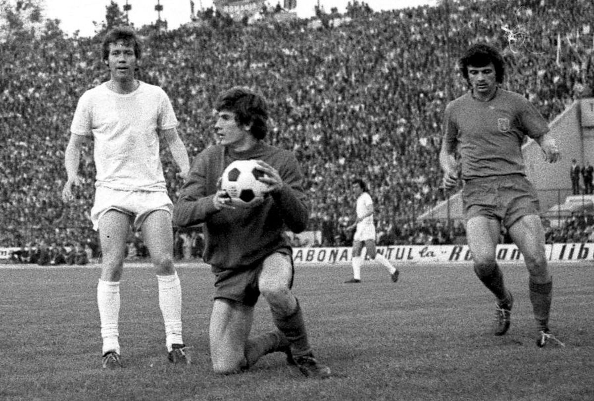 VIDEO + FOTO Îl mai știți pe „Eroul de pe Wembley”? Cum a ajuns Vasile Iordache rezerva Stelei în Cupa Intercontinentală, deși se lăsase de un an!