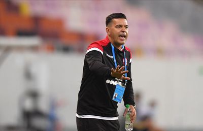 EXCLUSIV Probleme mari pentru Cosmin Contra la Dinamo! 3 plecări importante din cauza spaniolilor: „Bine că sunt mai buni cei aduși pe pile și cu salarii la zi!”