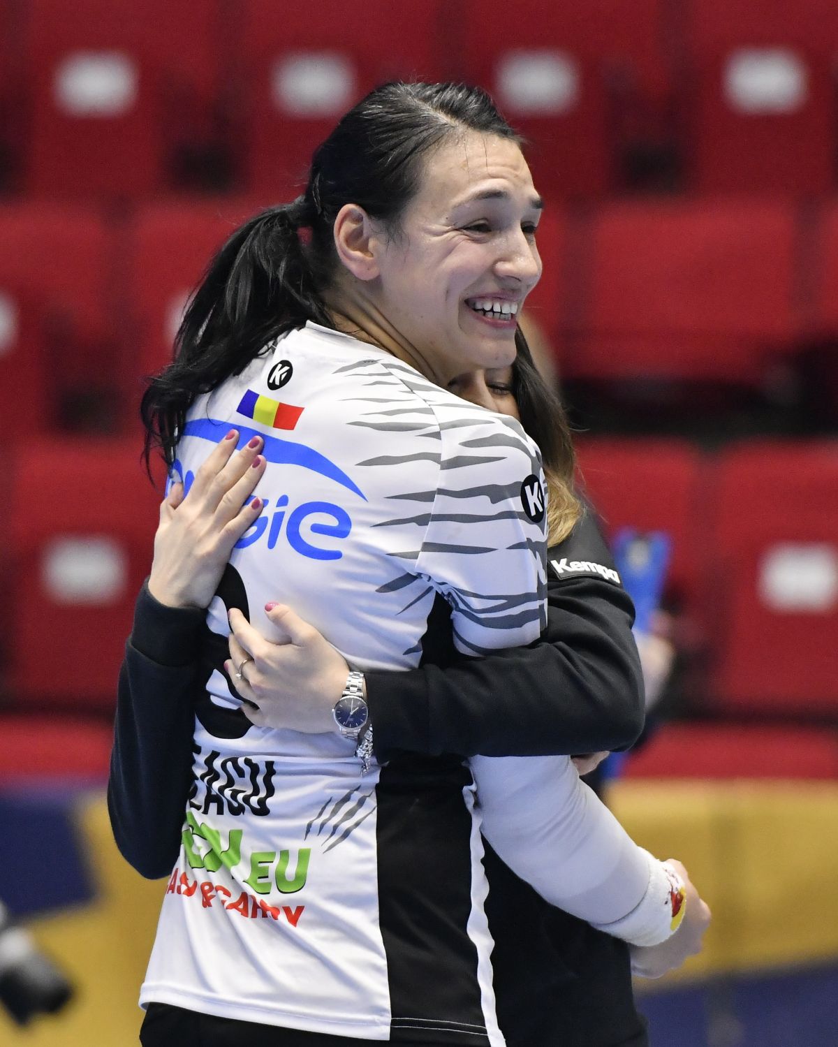 CSM București zdrobește liderul grupei A din Liga Campionilor! Meci perfect făcut de Neagu și compania