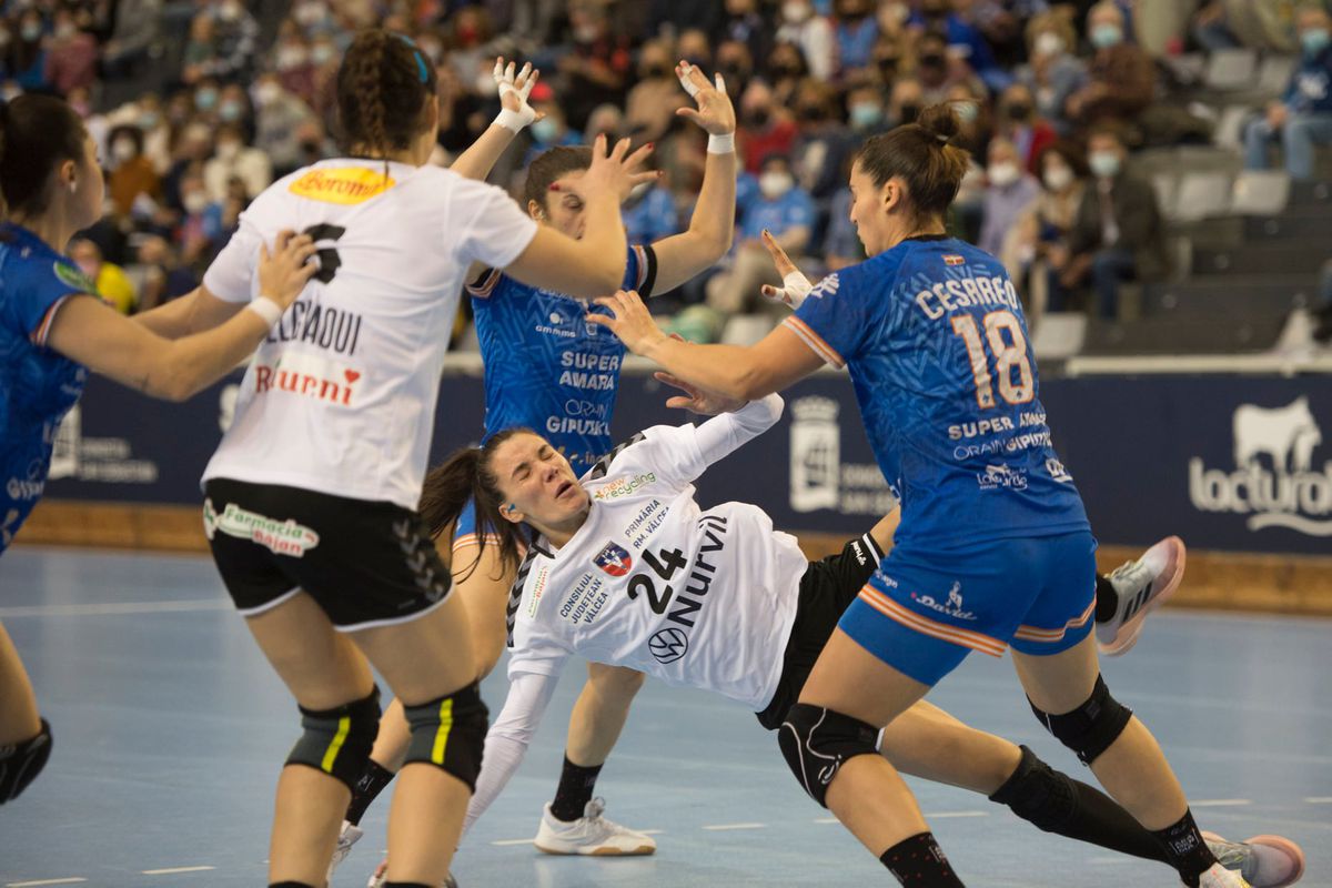 SCM Râmnicu Vâlcea s-a calificat în grupele EHF European League / FOTO: Facebook @scmrmvl