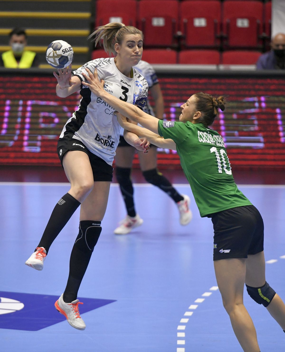 CSM București zdrobește liderul grupei A din Liga Campionilor! Meci perfect făcut de Neagu și compania