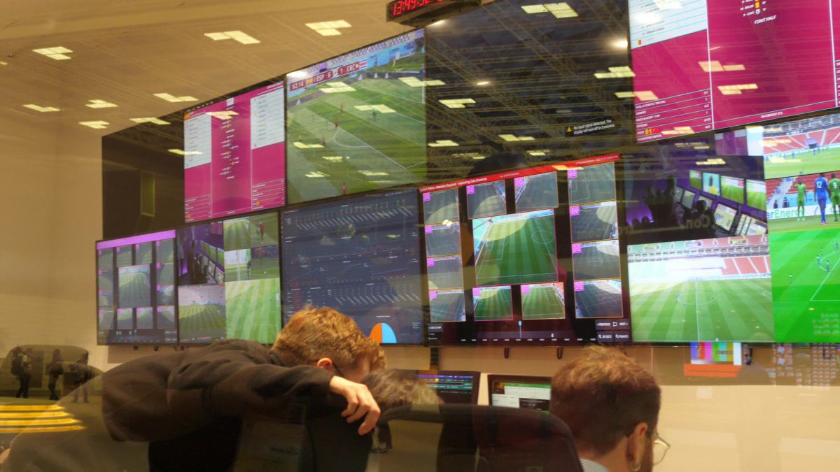 De aici se produce și se cosmetizează Campionatul Mondial » GSP, insider în camera de comandă de la Centrul Media din Doha: „Ai impresia că te afli la NASA”