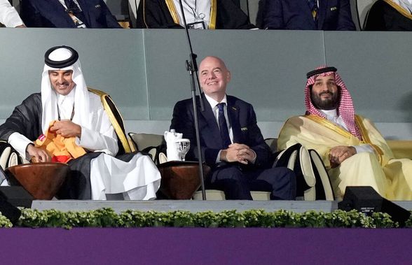 Personaj extrem de controversat la oficială, lângă șeful FIFA, la ceremonia de deschidere din Qatar