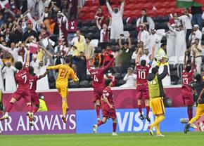 Qatar - Ecuador, meciul care deschide balul la Campionatul Mondial » Imagini spectaculoase din autocarele care duc fanii la stadion. Echipele probabile + cele mai tari cote la pariuri