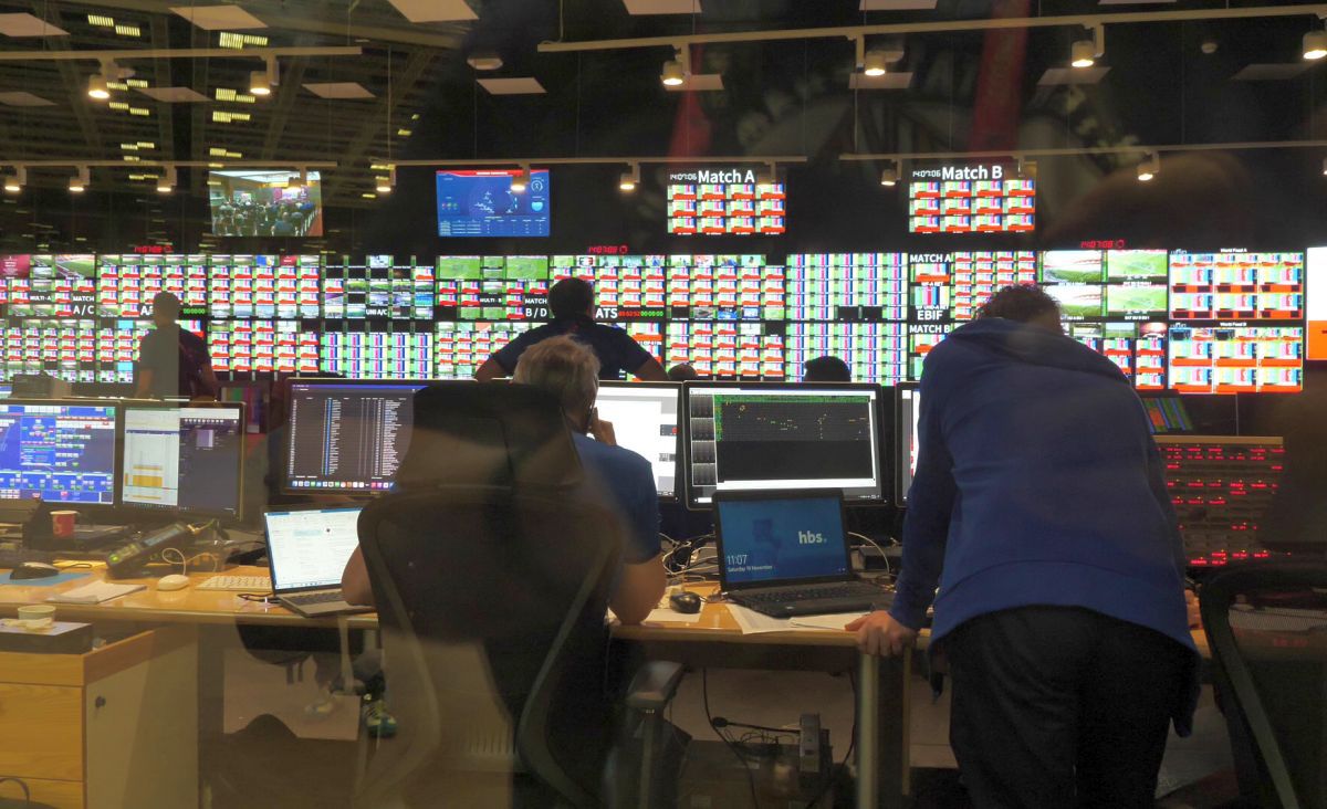 De aici se produce și se cosmetizează Campionatul Mondial » GSP, insider în camera de comandă de la Centrul Media din Doha: „Ai impresia că te afli la NASA”