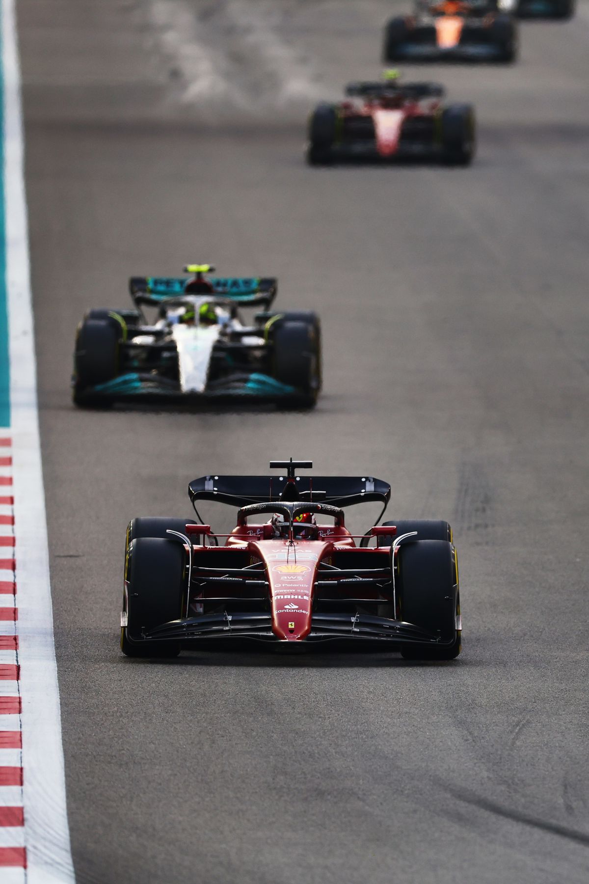 Marele Premiu din Abu Dhabi » Verstappen câștigă ultima cursă a sezonului de Formula 1 » Leclerc triumfă în fața lui Perez după o cursă excelentă