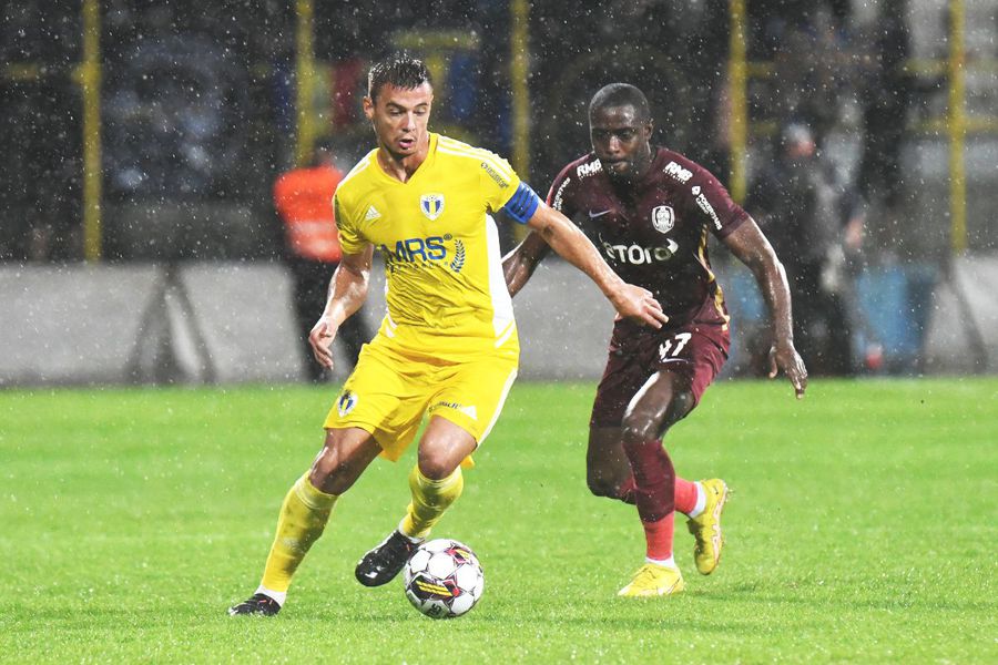 Valentin Țicu // FOTO: Imago Universitatea Craiova i-a găsit înlocuitor lui Bancu » Mihai Rotaru vrea un jucător din Liga 1