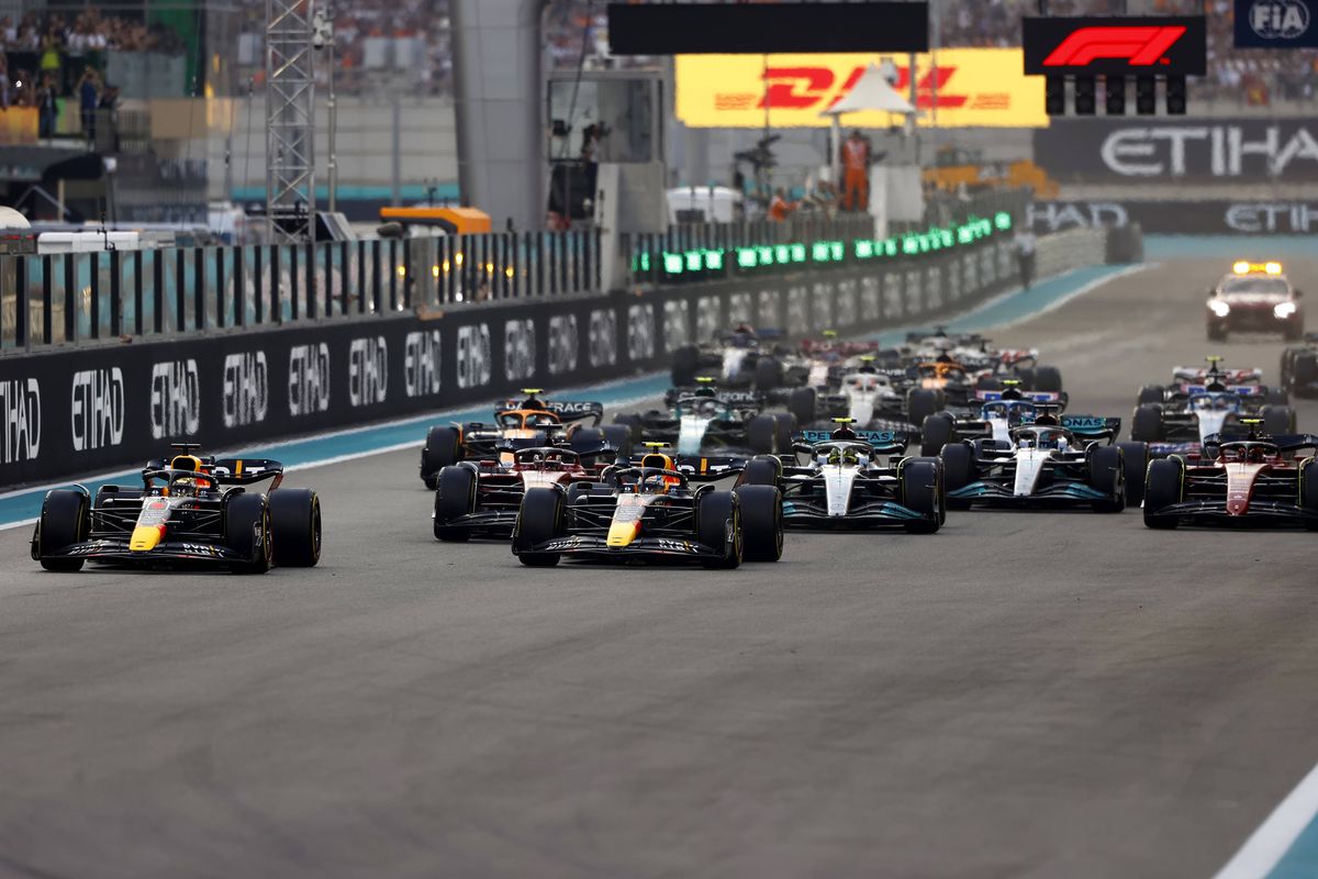 Marele Premiu din Abu Dhabi » Verstappen câștigă ultima cursă a sezonului de Formula 1 » Leclerc triumfă în fața lui Perez după o cursă excelentă