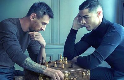 Detaliul GENIAL remarcat în poza postată de Messi și Ronaldo, a treia cea mai apreciată imagine din istoria Instagram!