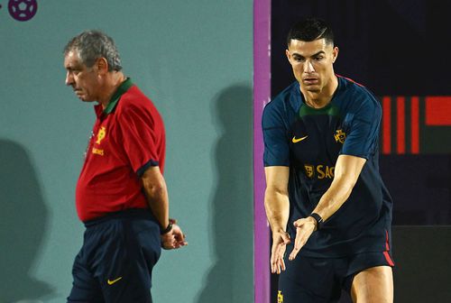 Cristiano Ronaldo, lângă antrenorul Portugaliei, Fernando Santos, înainte de Campionatul Mondial // sursă foto: Guliver/gettyimages