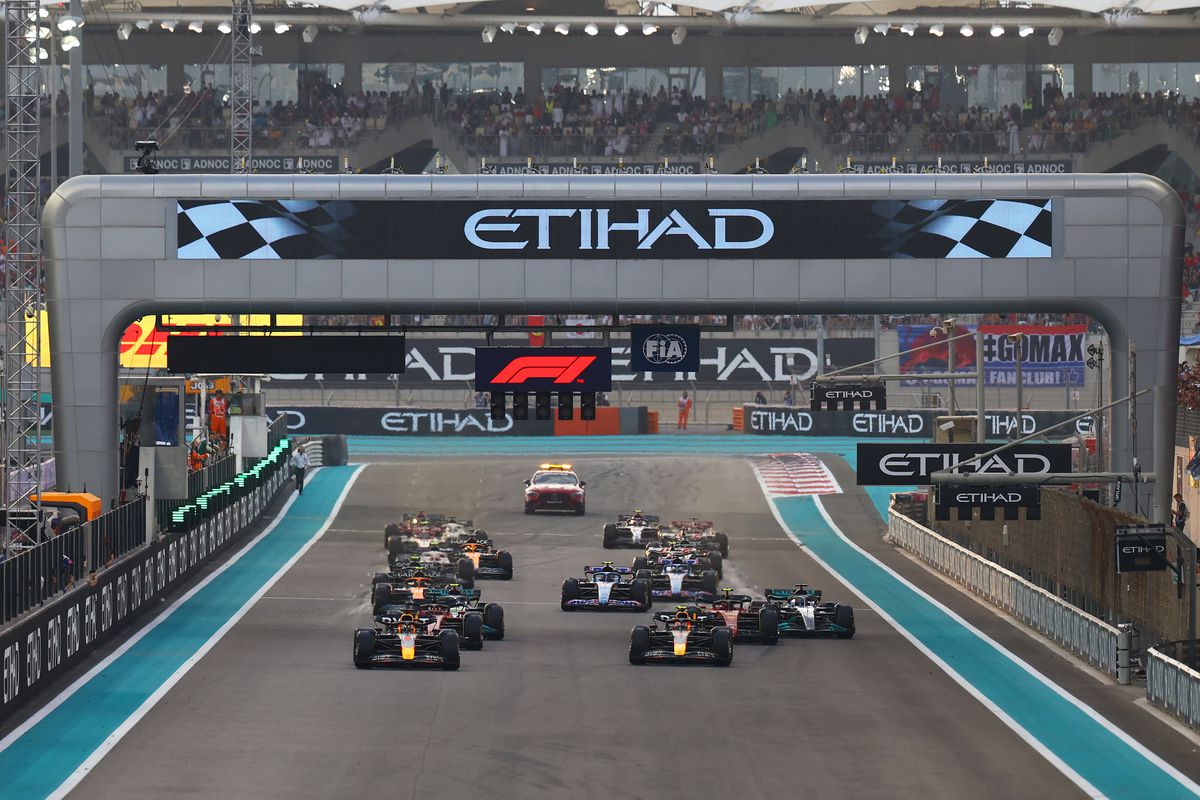 Marele Premiu din Abu Dhabi » Verstappen câștigă ultima cursă a sezonului de Formula 1 » Leclerc triumfă în fața lui Perez după o cursă excelentă