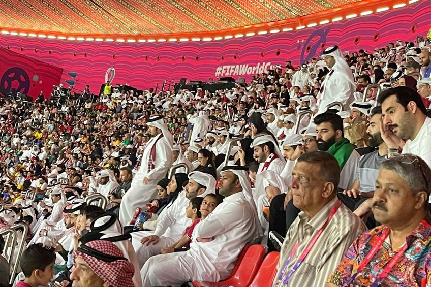 Imediat după golul secund marcat de Enner Valencia, mai mulți suporteri qatarezi au început deja să părăsească stadionul / foto: Dan Udrea (GSP)
