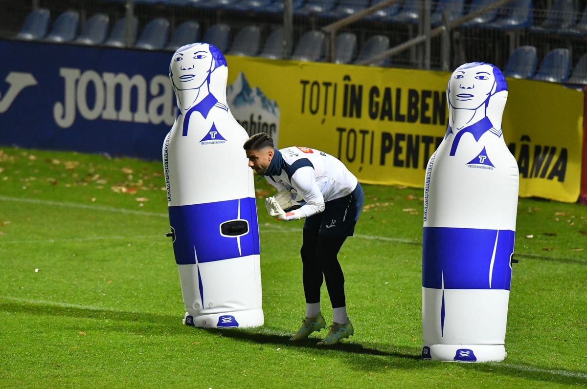 Cineva să-l trezească! Premierul Ciolacu, gafă de proporții în cantonamentul naționalei: „La 5 ani după Revoluție, n-am mai avut fotbal”