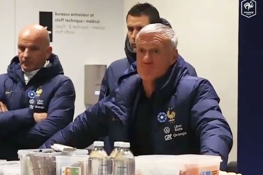 Didier Deschamps, în vestiar, la pauza meciului Franța - Gibraltar
