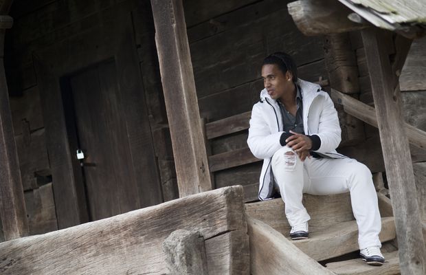 Viața unui brazilian stabilit în România: „De ziua mea, mi-au făcut un tort din sarmale. După ce-am suflat în lumânări, n-am prins una!”. Cine i-a arătat „apa sfințită”