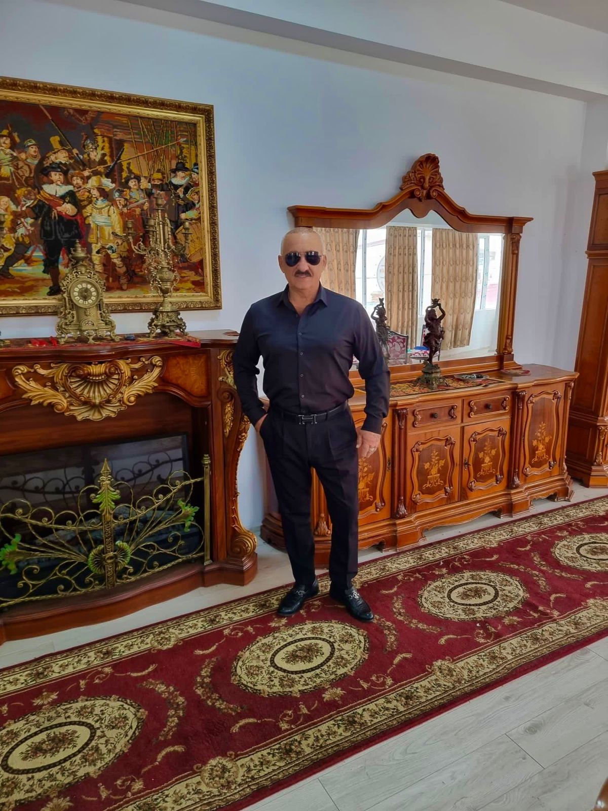 Transformarea radicală a unui fost patron din Liga 1! Și-a pus implant de păr, dar nu a renunțat la mustață