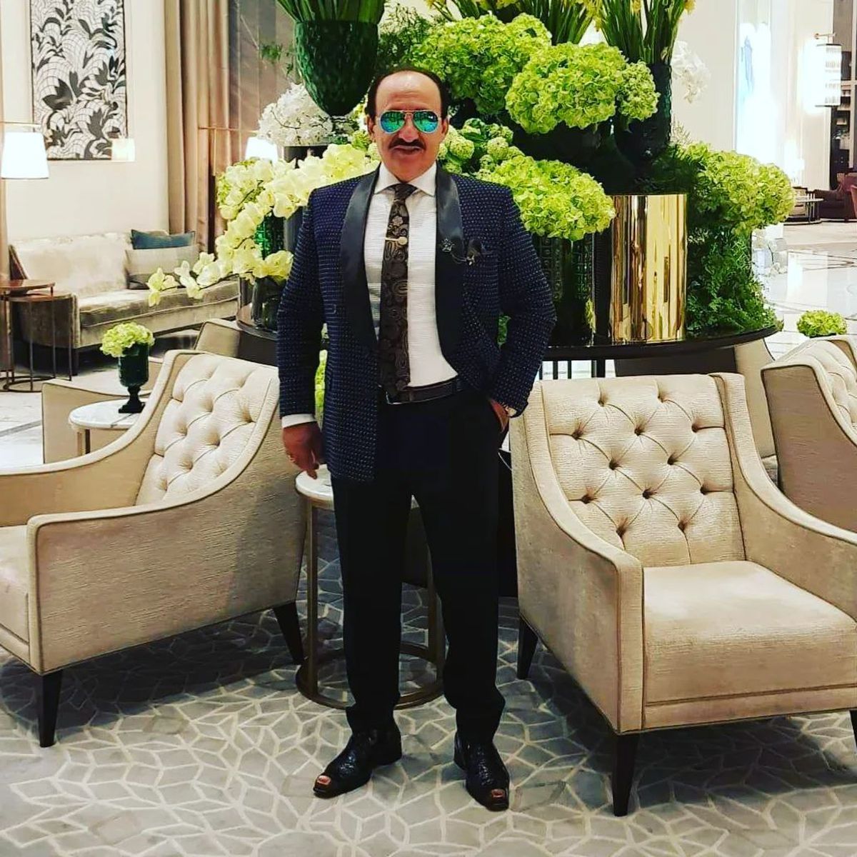 Transformarea radicală a unui fost patron din Liga 1! Și-a pus implant de păr, dar nu a renunțat la mustață